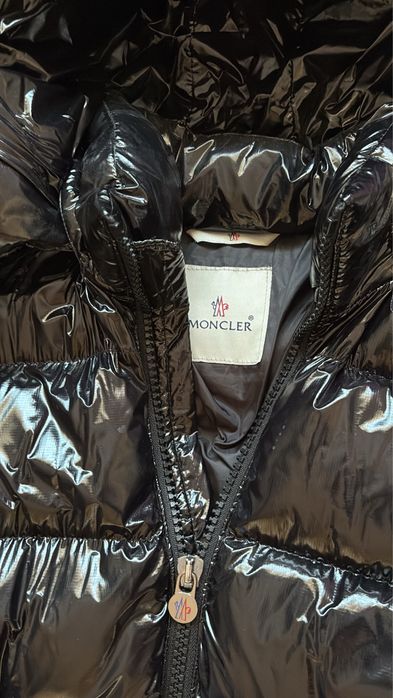 Moncler яке.