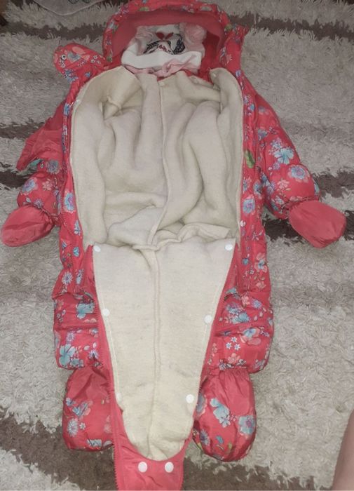 Продам зимний комбинезон на девочку.