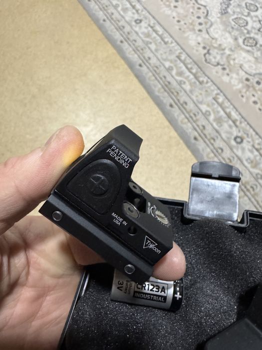 Прицел на Глок 17 с фонариком