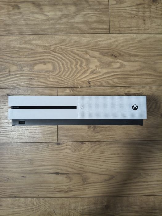 Xbox One S 2 manete si jocuri