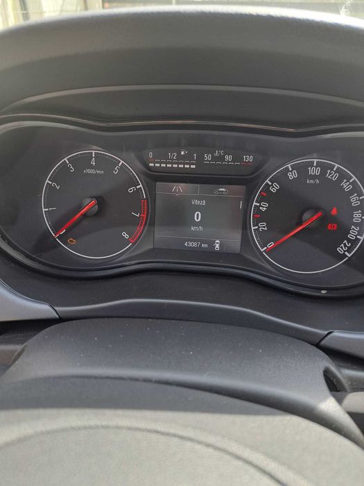 OPEL CORSA 1.4 benzină EURO 6, 43000 km REALI, primul proprietar, ecran tactil compatibil Android și Apple, mentenanță anuală