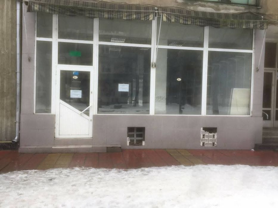 Дава се под наем Магазин в Лом - 70 кв.м за 348.84 € - Снимка #1
