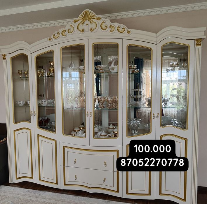 > Продам шикарную горку для посуды. Очень вместительная, придаст уют в