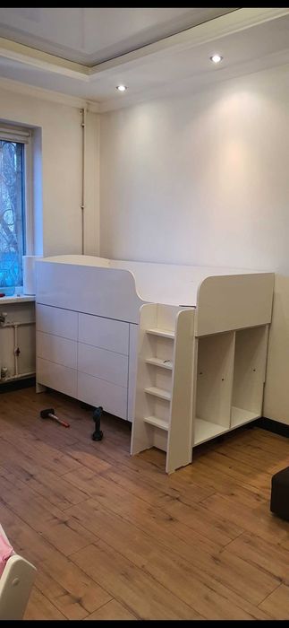Детская кровать с комодом