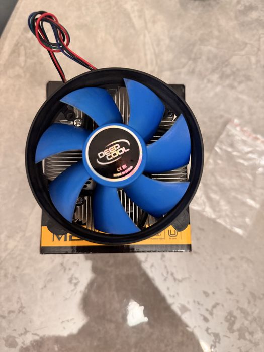 Кулер на процессор 3пин 4 pin 3 pin 4 пин почти новые мало использовал