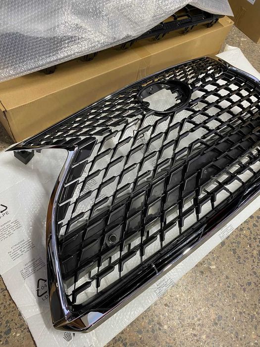 Решетка радиатора Lexus RX350