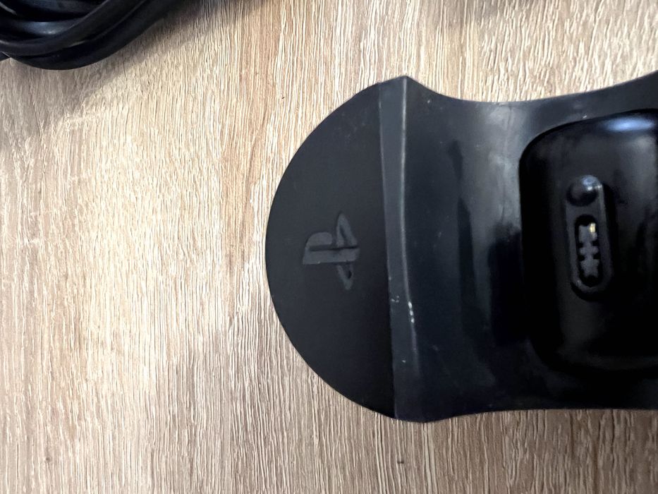 Stand Incarcare Original Playstation Pentru Controllere
