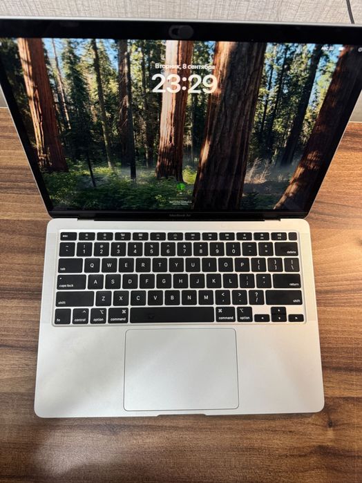MacBook Air 13 2020, Silver core i3