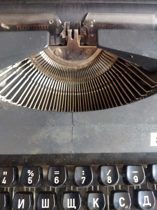 Пишеща машина Хеброс 1300 Ф