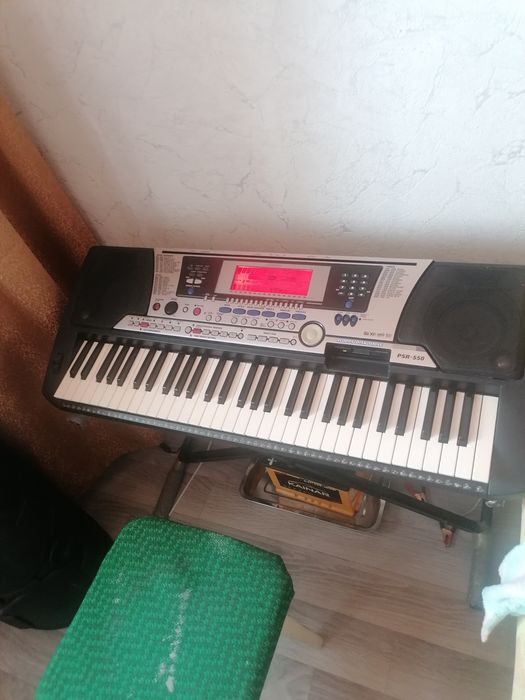 Продам синтизатор Psr-550