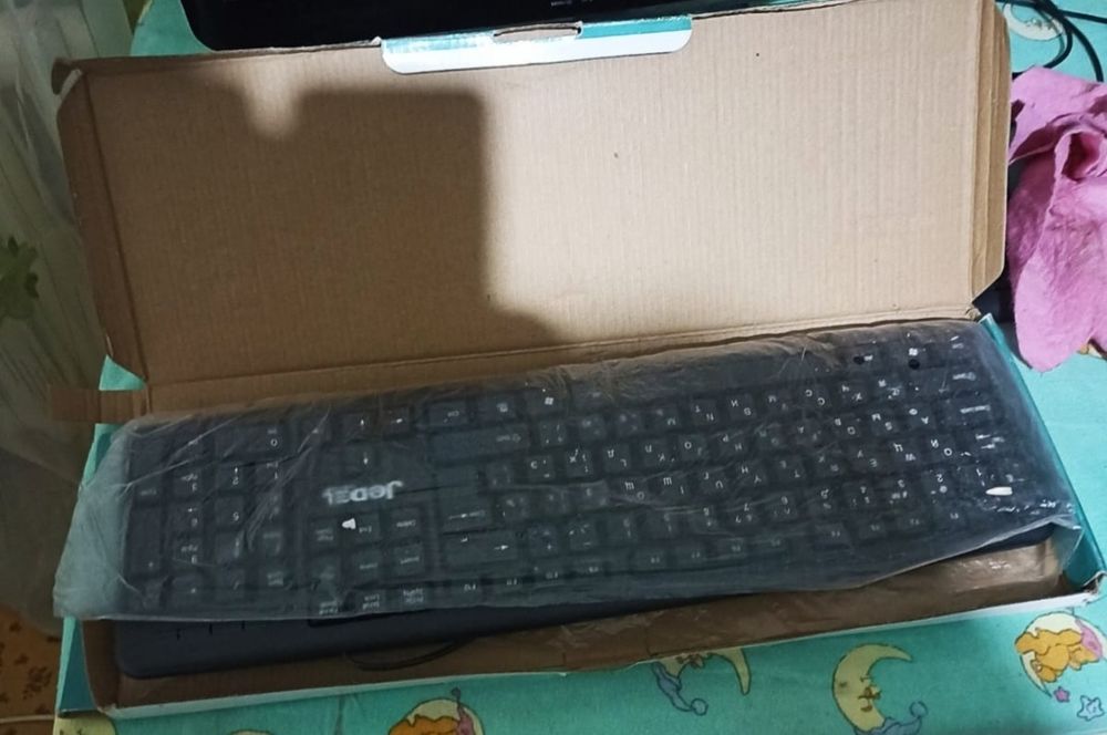 Продам монитор,  клавиатуры и мышь.