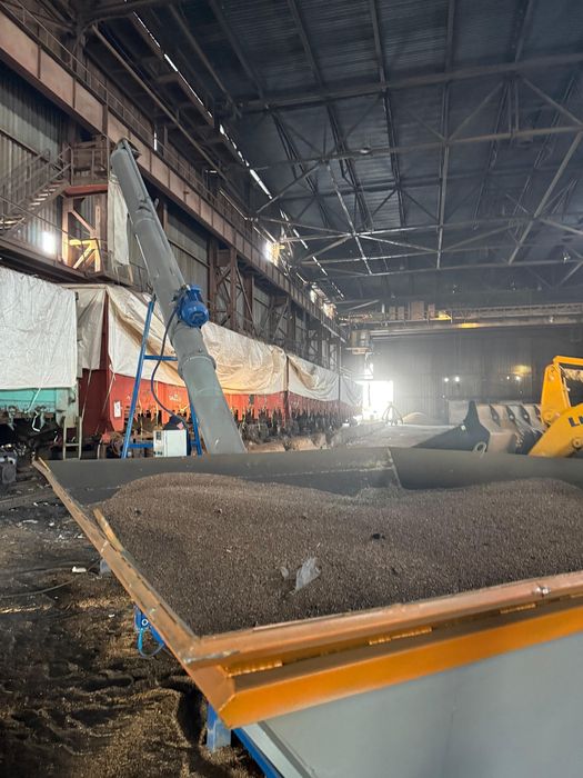 Шнековый  загрузчик вагонов с бункером