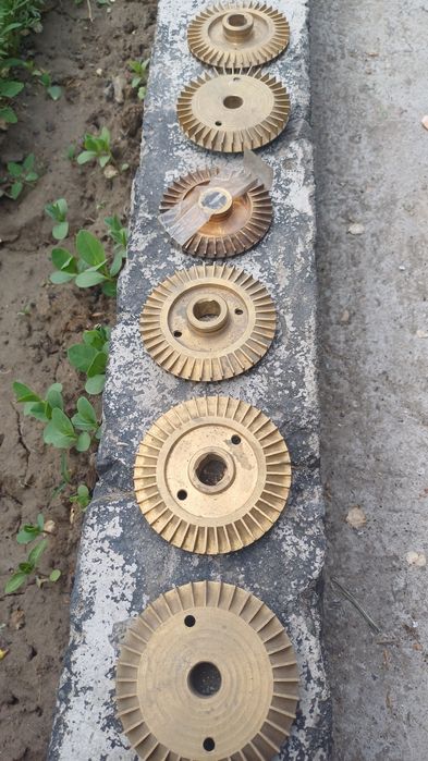 Продам насосы на запчасти.