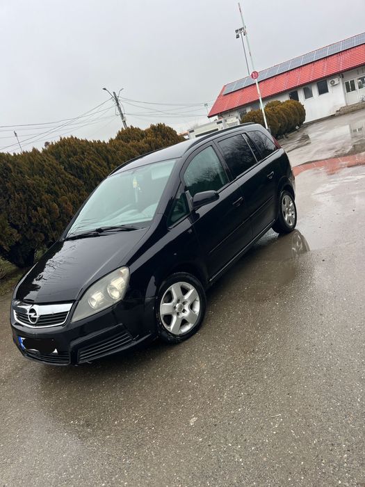Opel Zamfira.