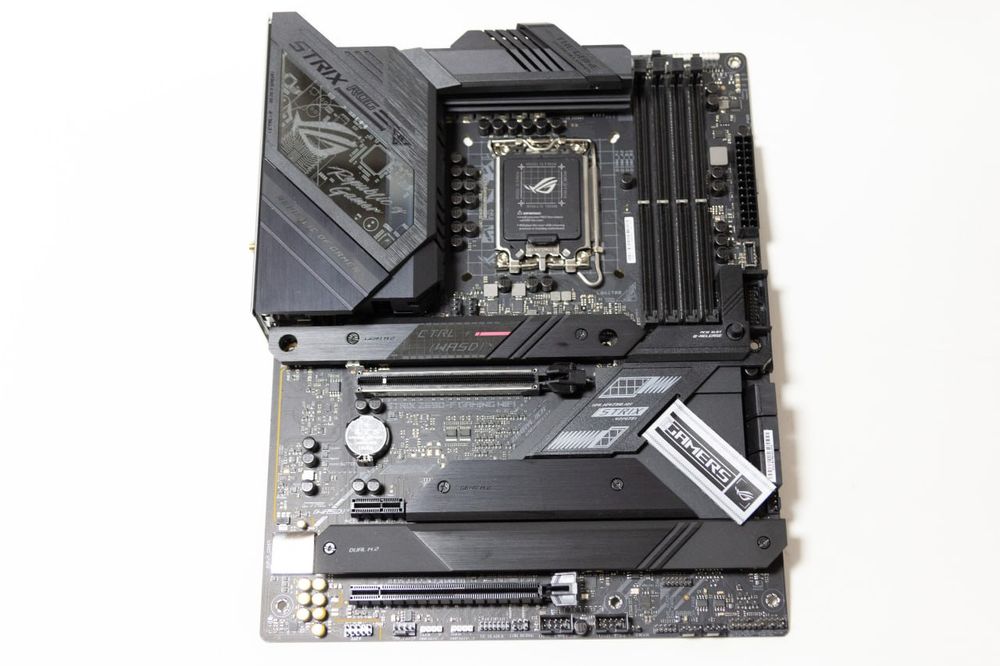 Asus Rog strix Z690-f gaming WiFi + i5 12400f: 4 500 000 so'm