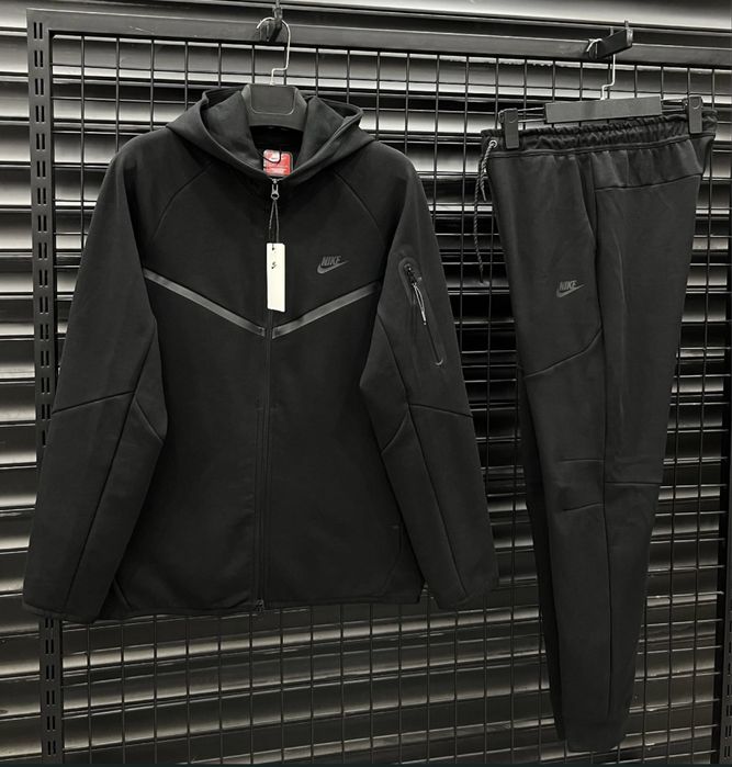Черен Nike tech fleece