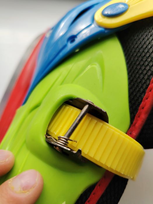 Продам коньки с дефектом