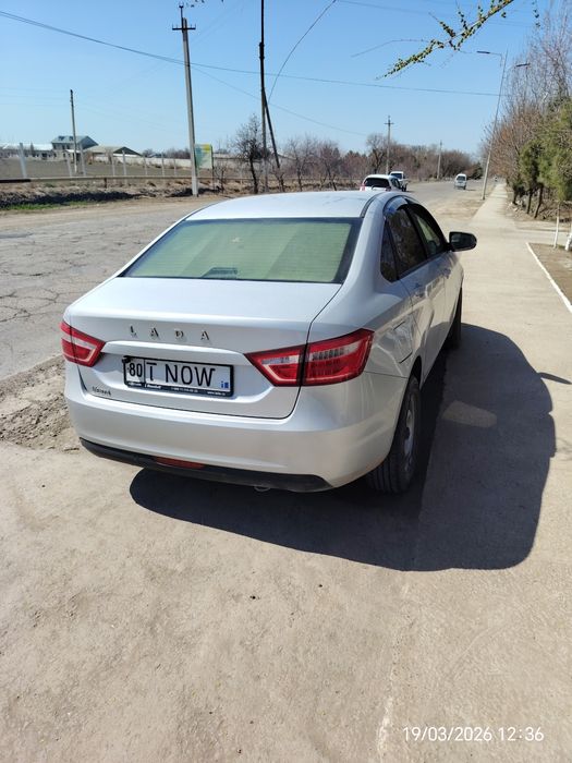 Лада веста серебристый