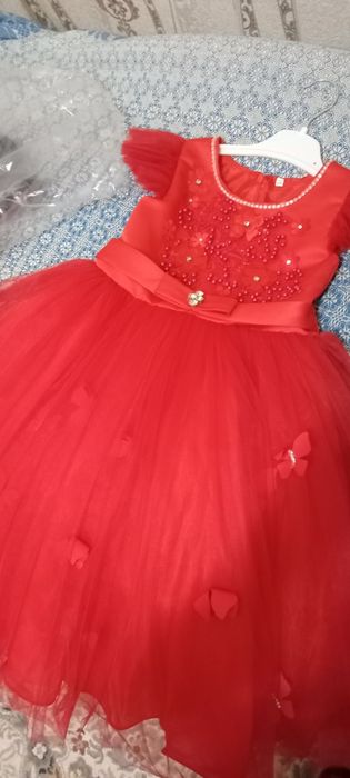 Продам шикарное детское платье