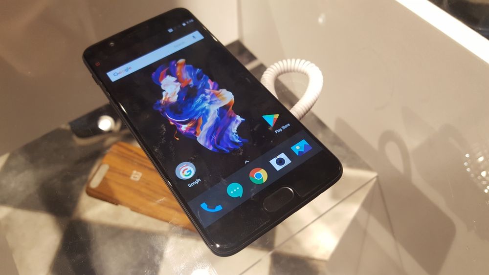 Продам One Plus A5000 Black 6/64 GB В хорошем состоянии.!