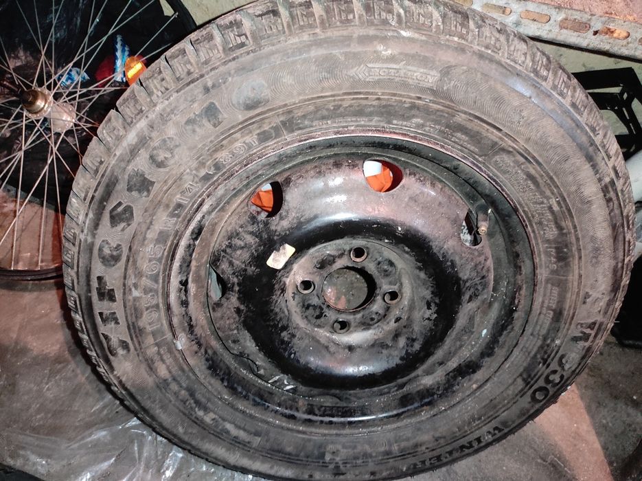 Джанти с гуми 14 цола (вариант 4 болта)