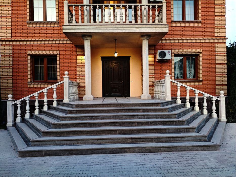 Гранит, Травертин, Ступени, Балясины, Бордюры