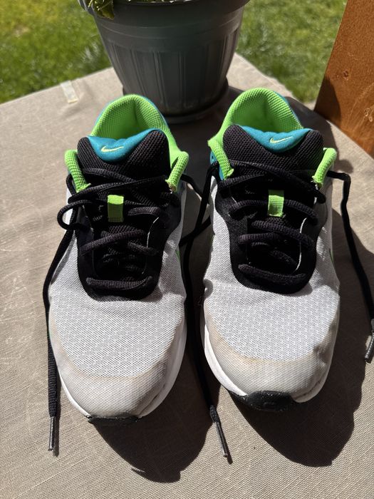 Спортни обувки NIKE