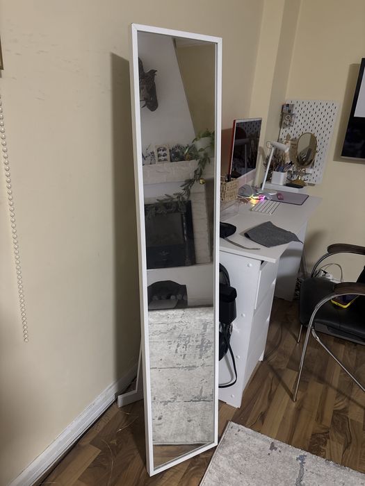 Напольное зеркало