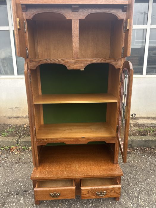 Масивен шкаф/витрина от дъб