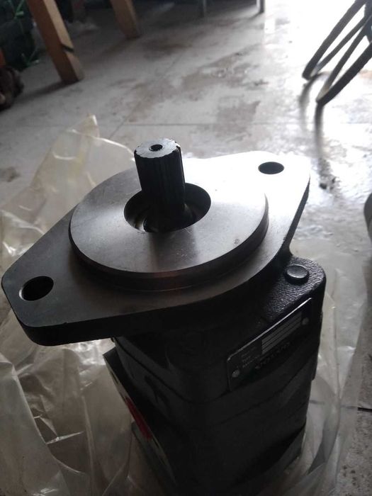 Насос гидравлический шестеренный с внутренним
зацеплением