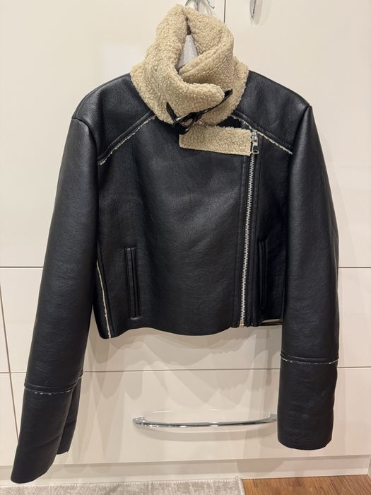 Късо кожено дамско яке Stradivarius М