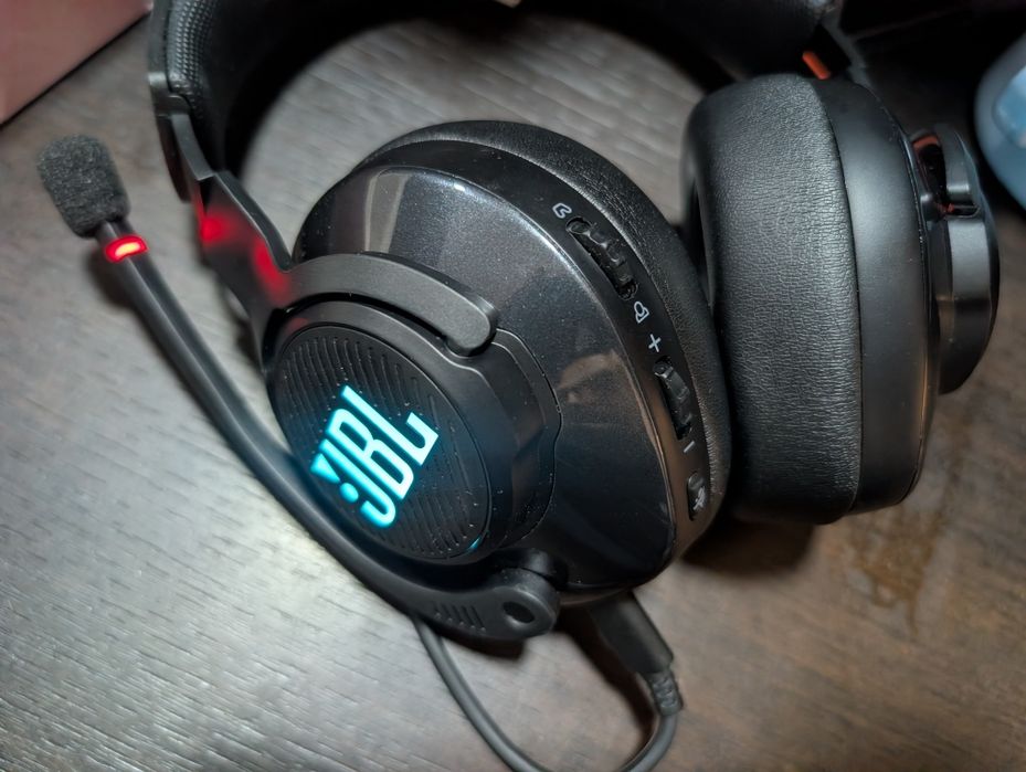 Căști noi Gaming JBL Quantum 400 – Sunet 7.1, Microfon Flip-up