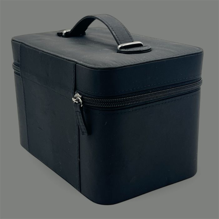 Hugo Boss ново куфарче за гримове