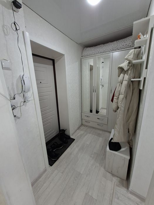 Продам 1.5 кв в 42 доме 2 этаж