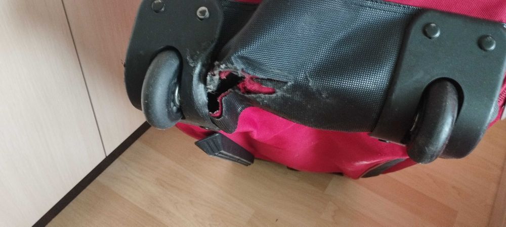 продавам дамски чанти, сак, раница