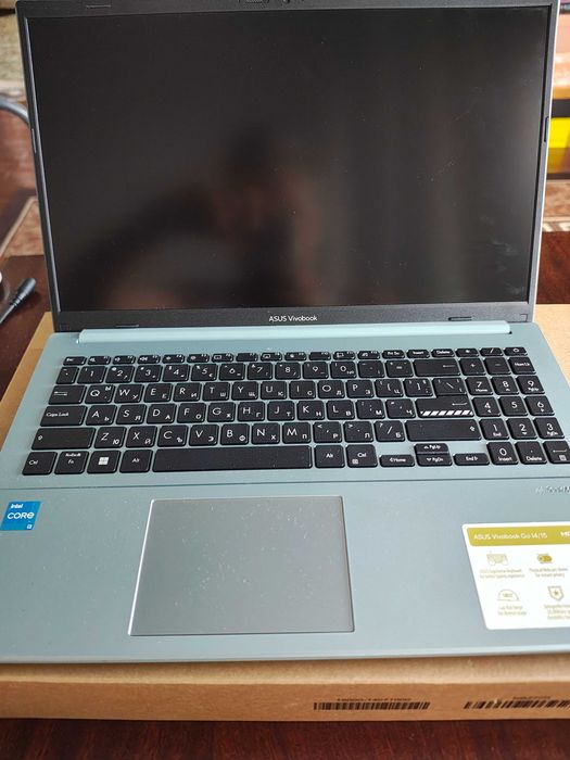 Продавам лаптоп ASUS Vivobook Go 15