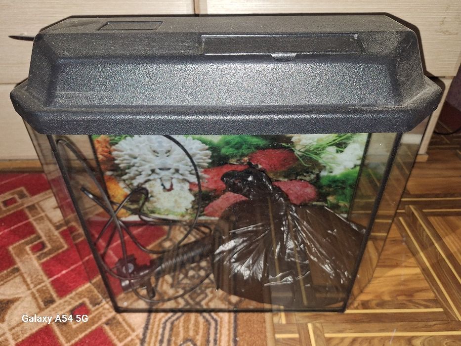 Продам аквариум на 25 литров