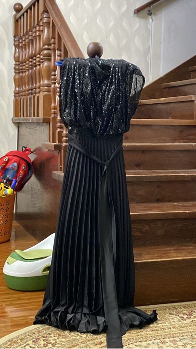 Черное вечернее платье
