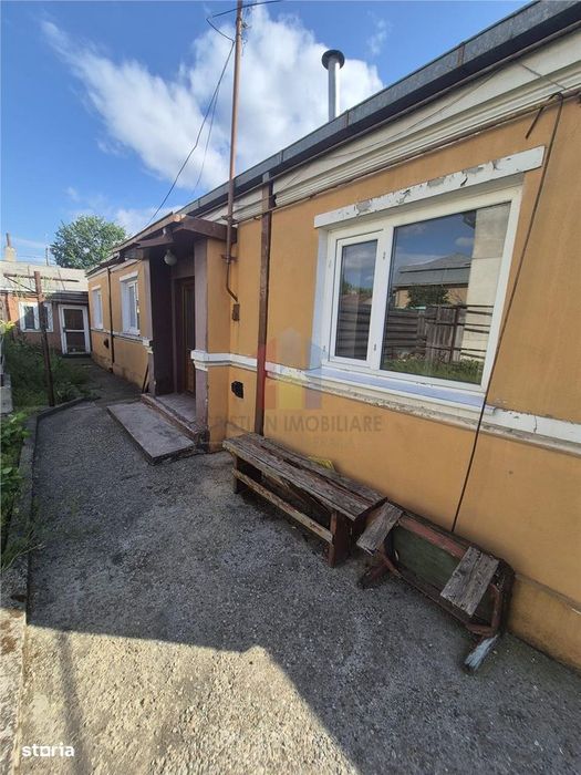 Casa 2 camere, teren 227 mp, deschidere 15 m, Islaz - Plantelor