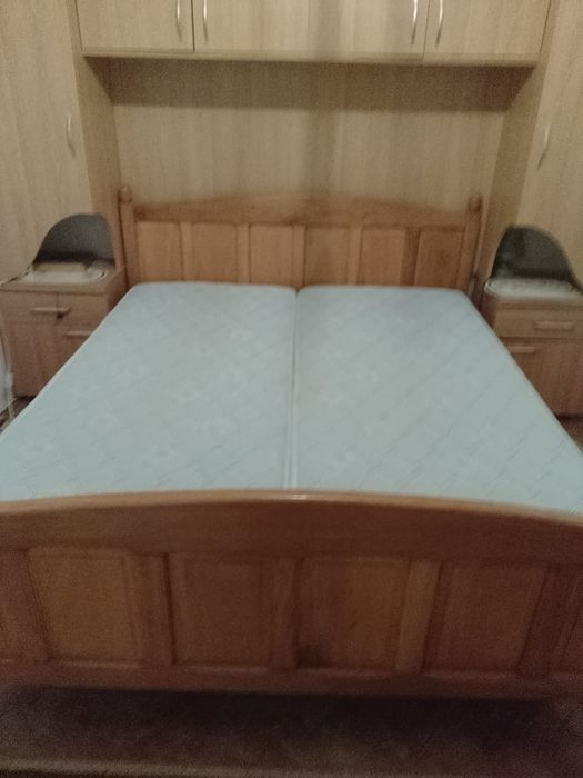 Pat din stejar masiv + saltele – calitate și rezistență!