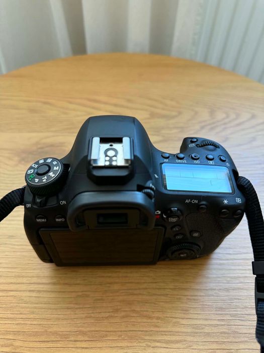 Canon EOS 6D Mark II ( Body )