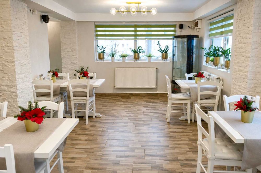 Spațiu comercial HoReCa, 283 mp, terasă, cazare personal — central Mangalia