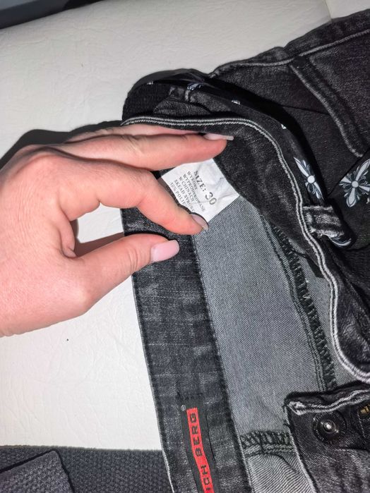 Продам женские джинсы