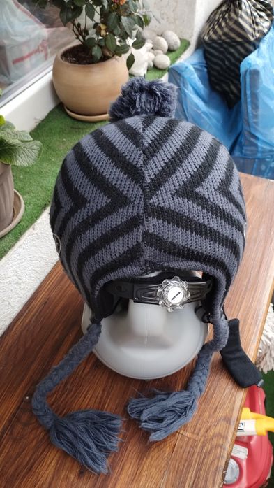 Дамска ски каска