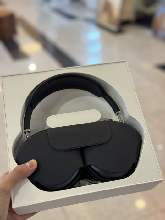 AirPods Max with Smart Case