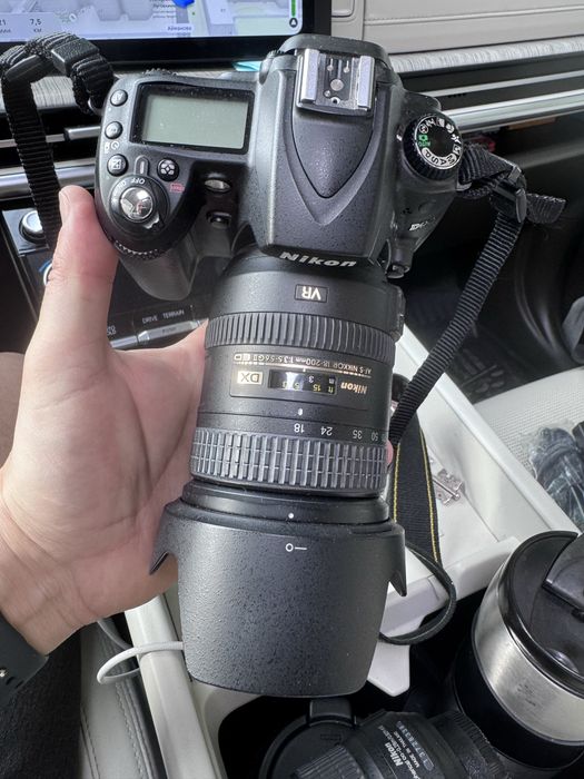 Nikon D90 с китовой линзой и 18-200
