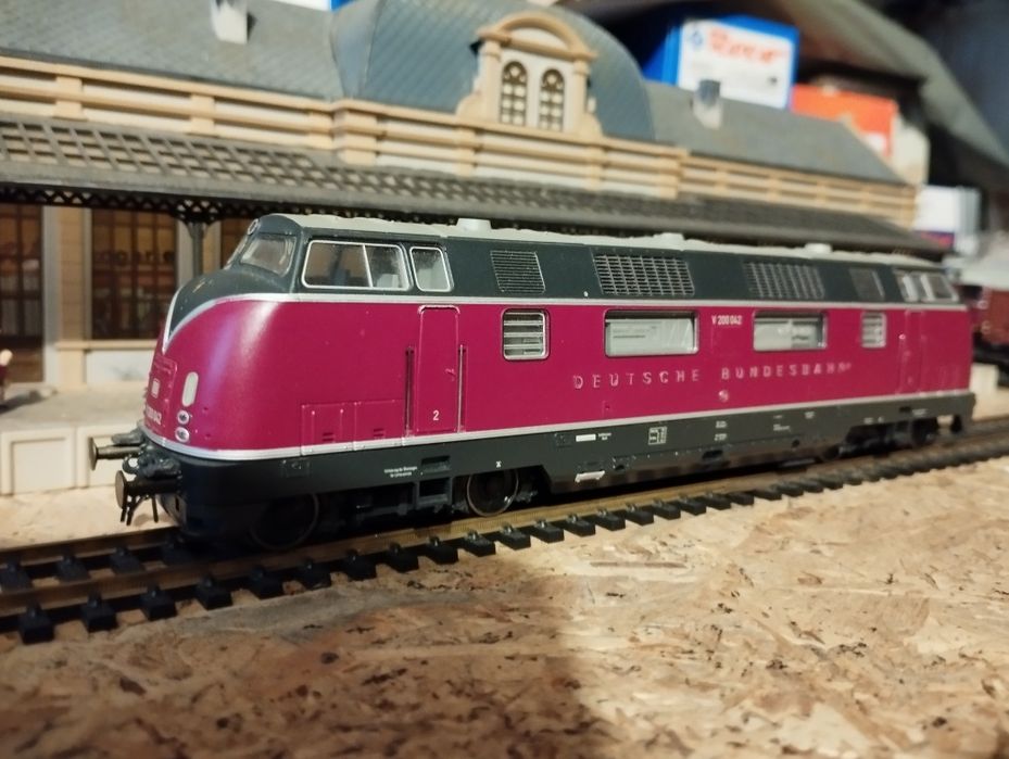 Дизелов локомотив Roco V200 HO 1/87