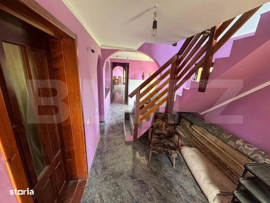 Casa , 330 mp si 1300mp teren, zona Plopeni