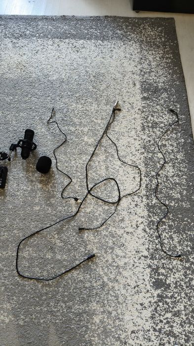 Microfon profesional pentru podcasturi , gaming, sau industria muzicala