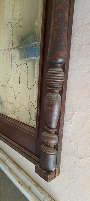 Oglinda veche din lemn